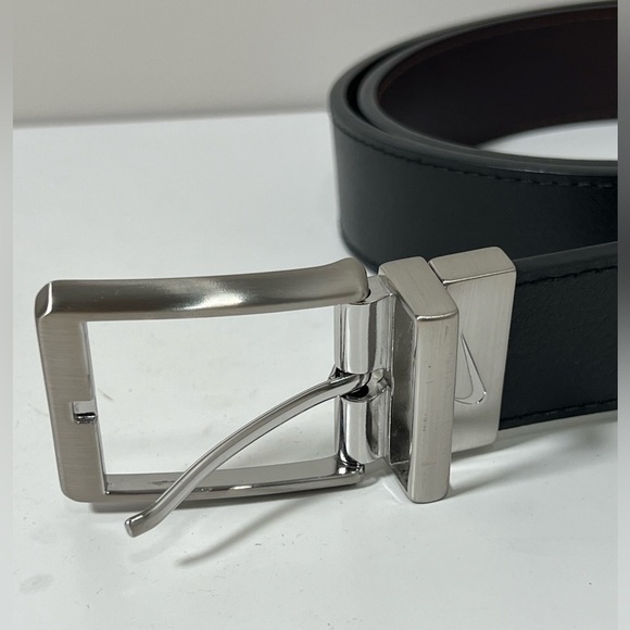 Nike Belt Sz. 40 Leather Reversible Black or Brown with Silver Clasp Buckle Golf - Picture 2 of 10